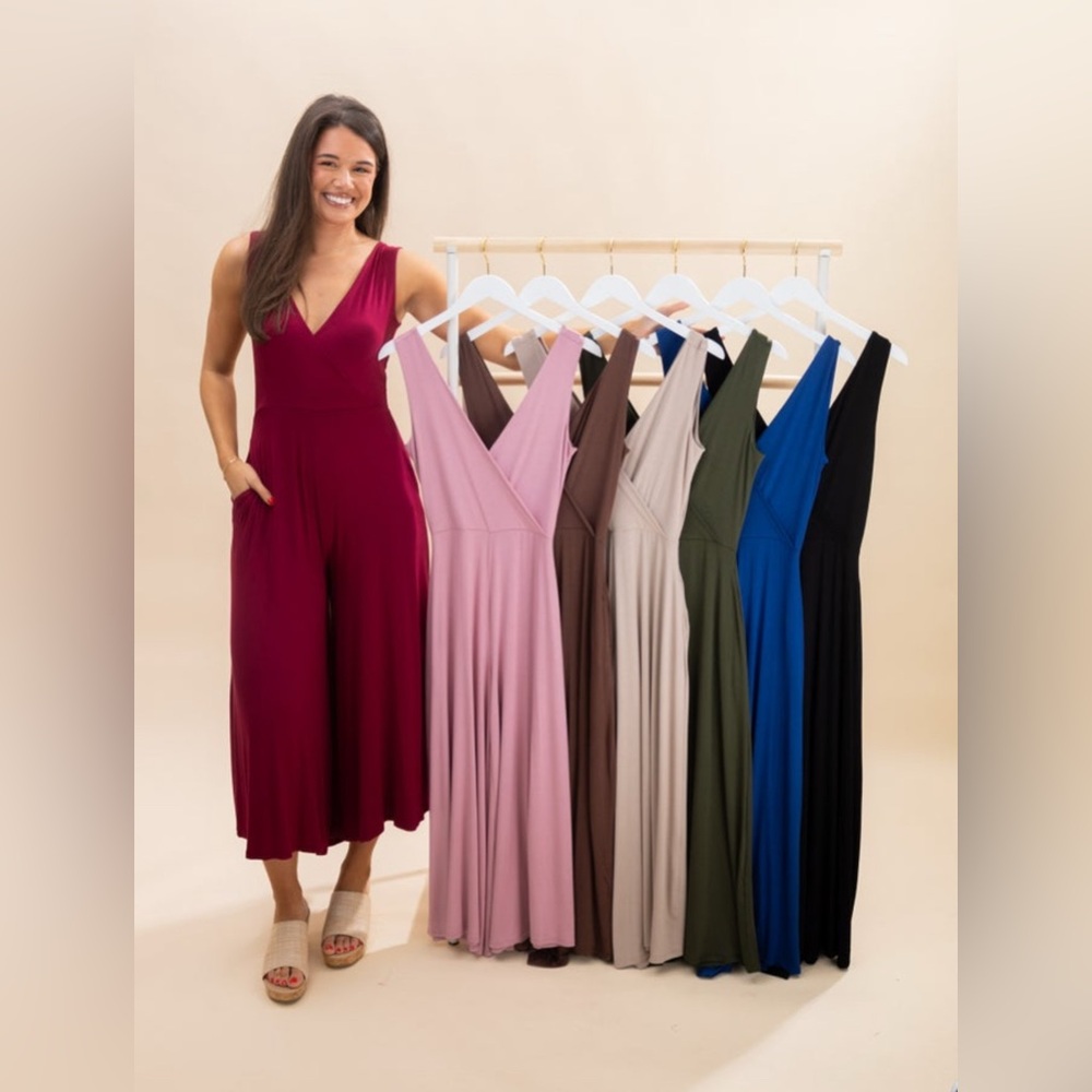 NWOT Zenana V-Neck Jumpsuit Size L